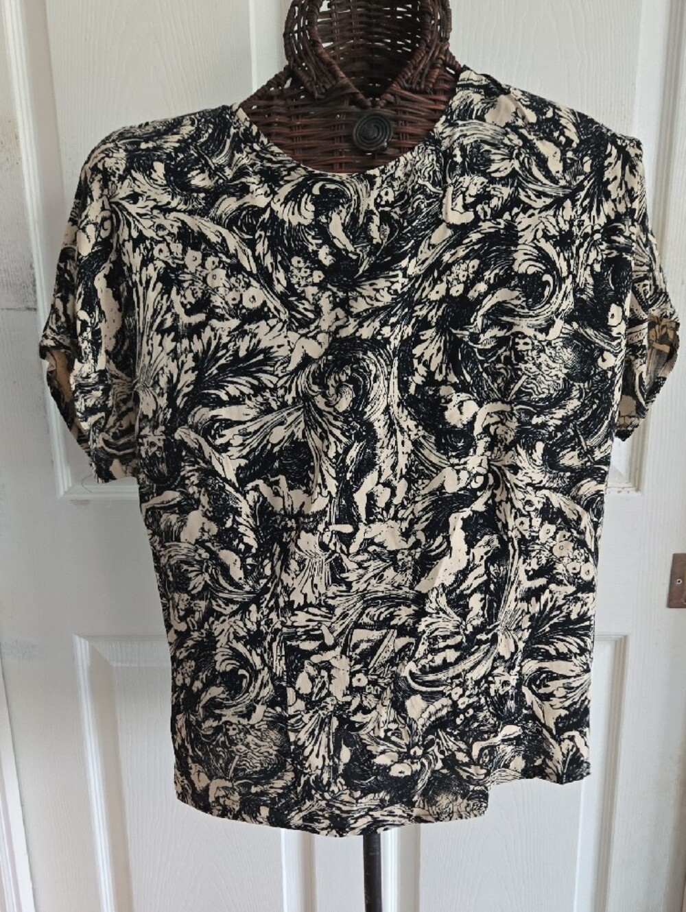 Carole Little Black and Cream Abstract Floral Short Sleeve Tee - Picture 3 of 8